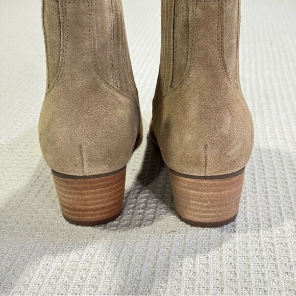 Hush Puppies Sierra Chelsea Suade Taupe Ankle Boots Women's Size 8 M New - Picture 3 of 6